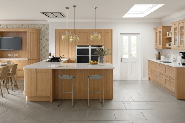 A Cambridge kitchen in Oak